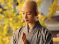 《富春》曝林志玲尼姑造型 剃发光头示人