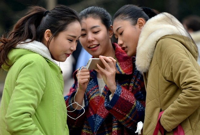 <em>最青春</em>!杭州武汉艺考现场<em>美女</em>如云 - 雷石梦的