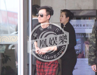 独家：文章出轨后首露面