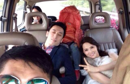 伊能静美照似少女 网友：儿子的表姐？(图)