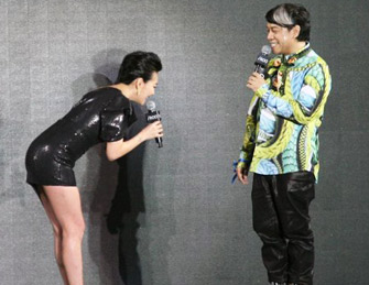 小S穿短裙大秀美腿