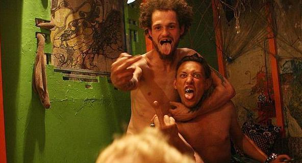 摄影师记录吸毒夫妇及女儿生活惹争议