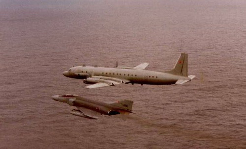 中国苏27拦截日军机很克制 俄军防空驱逐最生