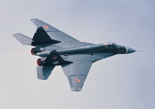 印军战机着舰失败:米格29被阻拦索拉下砸中甲