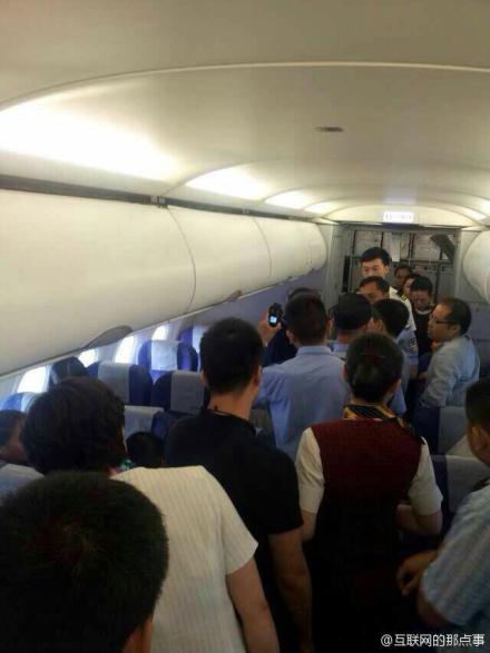 乘客疑因飞机上斗地主提“炸弹”致航班延误