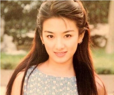 童年的黄奕 据资料显示,黄奕小时候父母离婚,从小就和爷爷奶奶住.