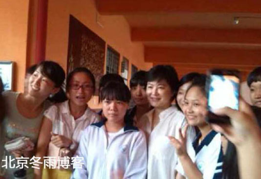 60岁林青霞素颜近照曝光现身书法大秀高中(图)环江中学2016v近照图片