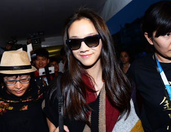 [威尼斯专题]汤唯微笑抵达水城