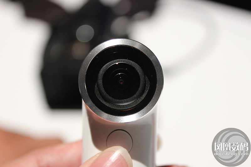 可以用手机拍摄的运动相机 1ebcd59fee17b8a.jpg
