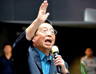 李双江现身 放歌慷慨激昂