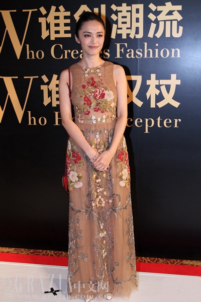 姚晨身穿valentino刺绣礼服