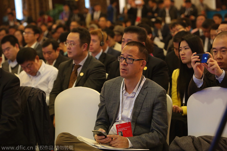 .斌等出席并作讲演.台下新东方英语创始人俞敏