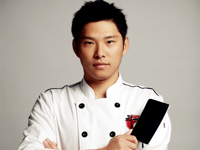 刘贇入厨10多年，曾任杭州国宾馆宴会任务中餐主厨，接待过多位中央领导人获得高度评价和赞扬。