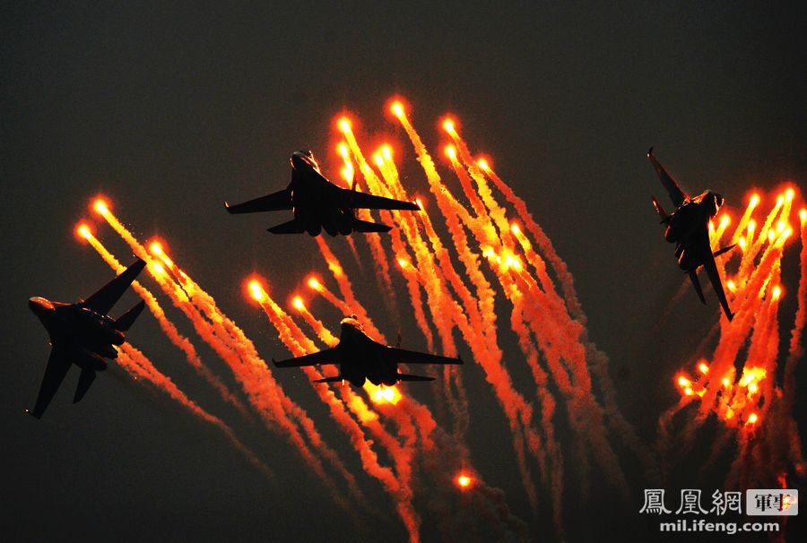 珠海航展精彩瞬间:FC-31腾空 台湾人准确捕捉