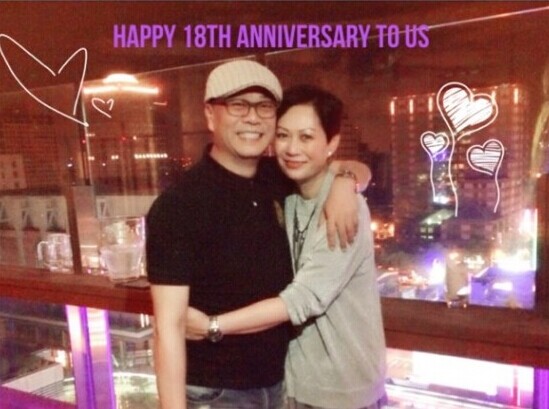 欧阳震华庆结婚18周年 晒夫妻二人恩爱照(图)