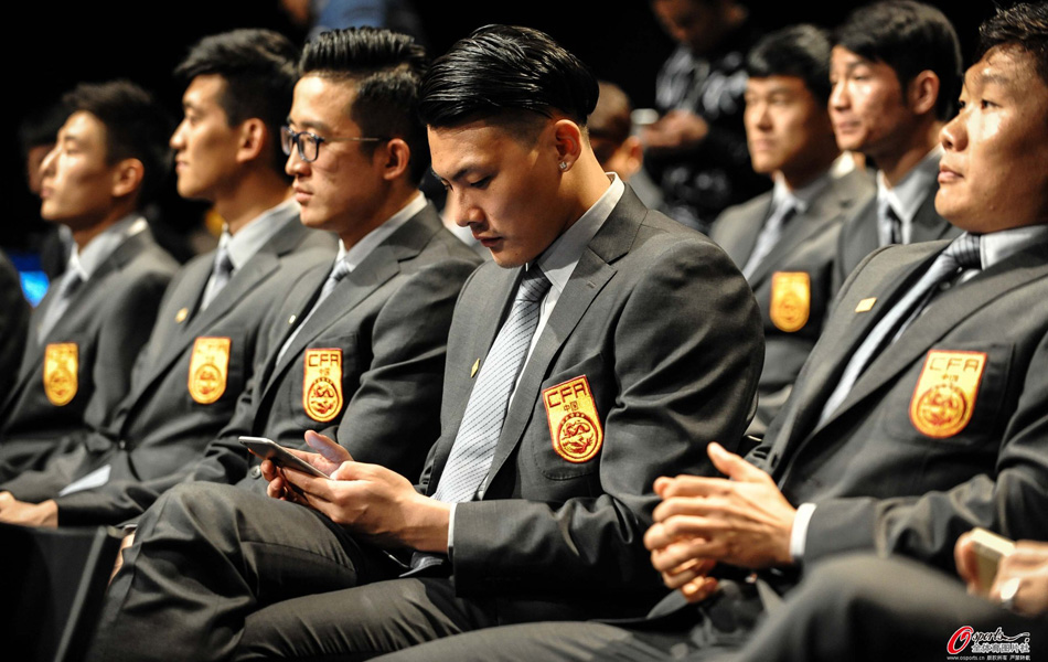 国足亚洲杯壮行仪式 23将帅气亮相 - 4G视界