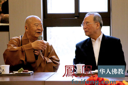 曾培炎与星云大师谈禅(图片来源:凤凰佛教 摄影:妙开)