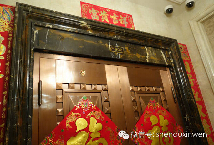 【转载自:中国青年网 】中纪委办案人员查抄金道铭情妇豪宅 对门锁进行破拆 - 网乐 - 网乐