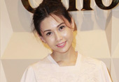   47岁邱淑贞现身 嫩如少女  