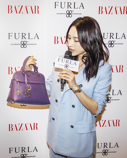 张俪时尚演绎FURLA限量Piper系列|包包| 品牌