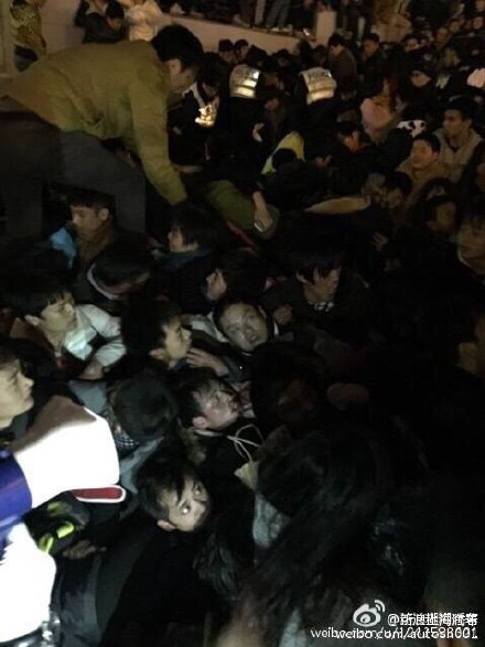 上海外滩踩踏事故现场36人死亡47人受伤组图