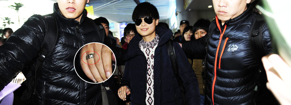 李宇春无名指戴戒现身 数百粉丝情绪失控险酿混乱 