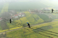 电力检修工百米高空检修