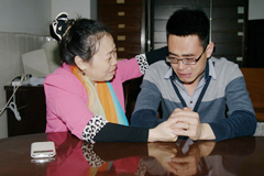 男子被拐26年后回乡与亲人团聚