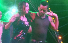  马苏录节目与猛男夜店High玩