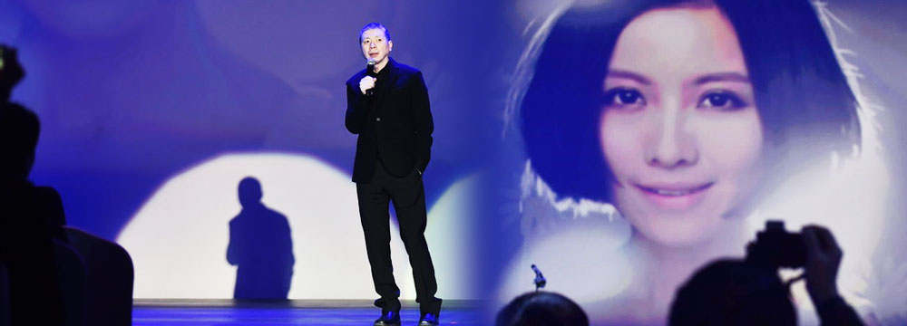 姚贝娜追思会众亲友缅怀 冯小刚满眼悲伤