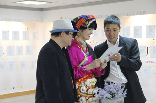 春天,让我们读诗吧大型诗歌展暨朗诵会在成都