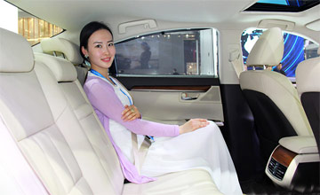 豪华中型车油耗5.4升 6年15万公里免费保养很超值