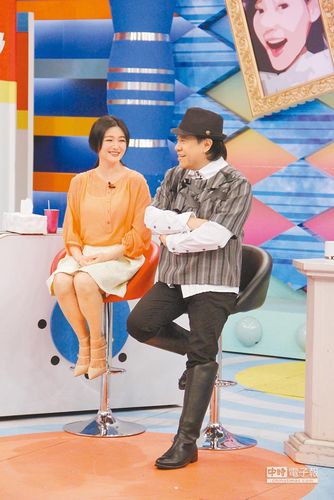 大S怀孕期间爆肥腰<em>宽</em> 怪妹妹小S害的(图)|大S