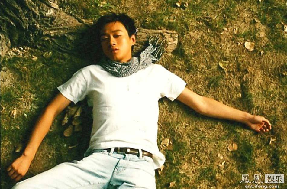 
佟大为校园青涩照曝光