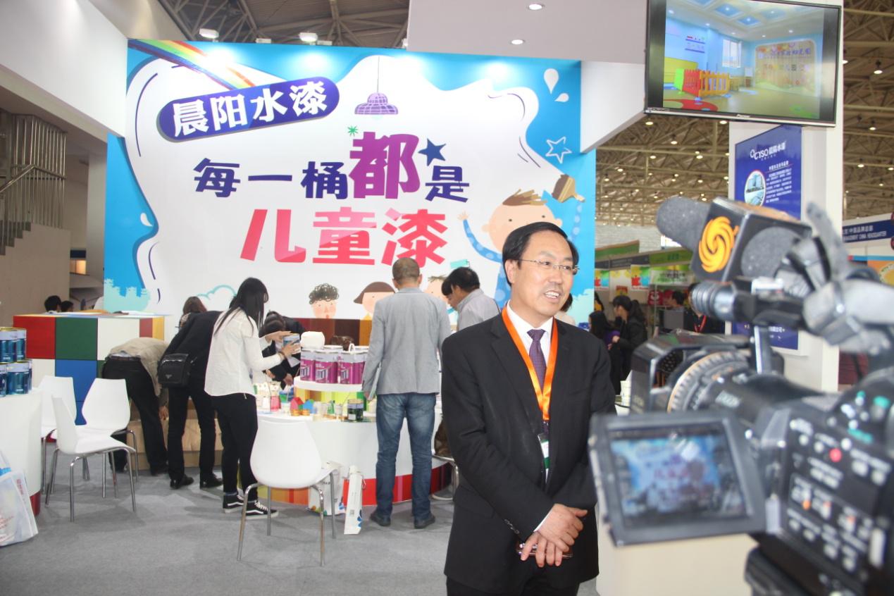 晨阳水漆每一桶都是儿童漆--接受凤凰无线采