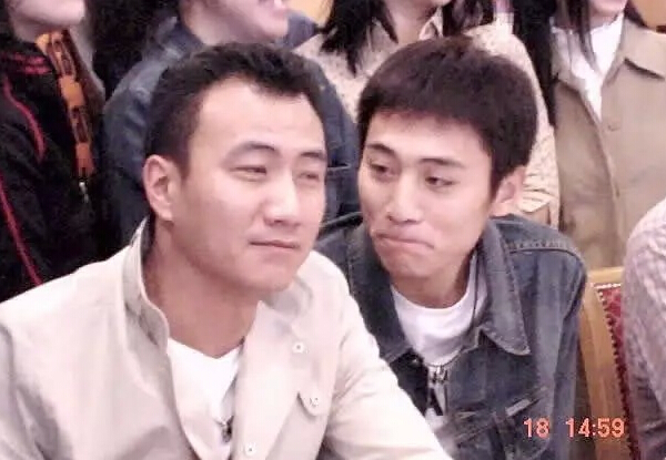 [八小妹]刘烨与“前男友”胡军旧情复燃?活久了什么都能看到!|胡军|刘烨_凤凰娱乐