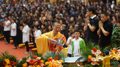 昆明宝华寺隆重举行浴佛节佛诞辰庆典