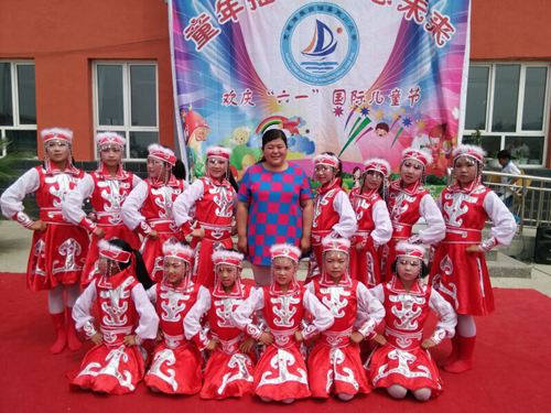 星光大道歌手刘向圆 儿童节返母校献唱|刘向圆