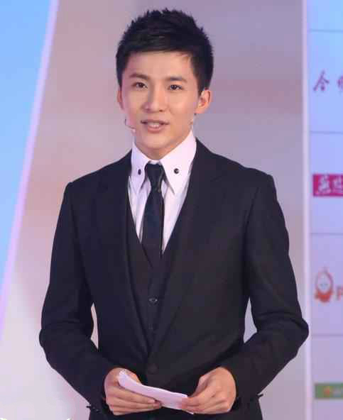 主持人边某吸毒被举报 警方进入房间时其已坠