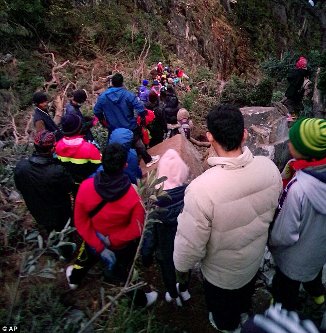 最新:马来西亚官方指责游客,拍裸照侵犯神山导致地震!