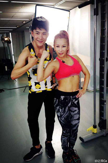 央视主持人<em>吸毒者女人</em>圈里的依赖性格 青岛心