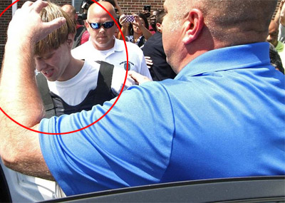 白人少年闯入教堂枪杀9黑人