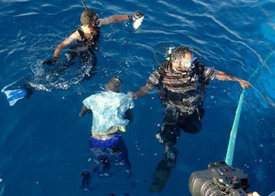 700人移民船沿岸侧翻 或200人溺亡