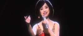 实拍：邓丽君“复活”感动歌迷