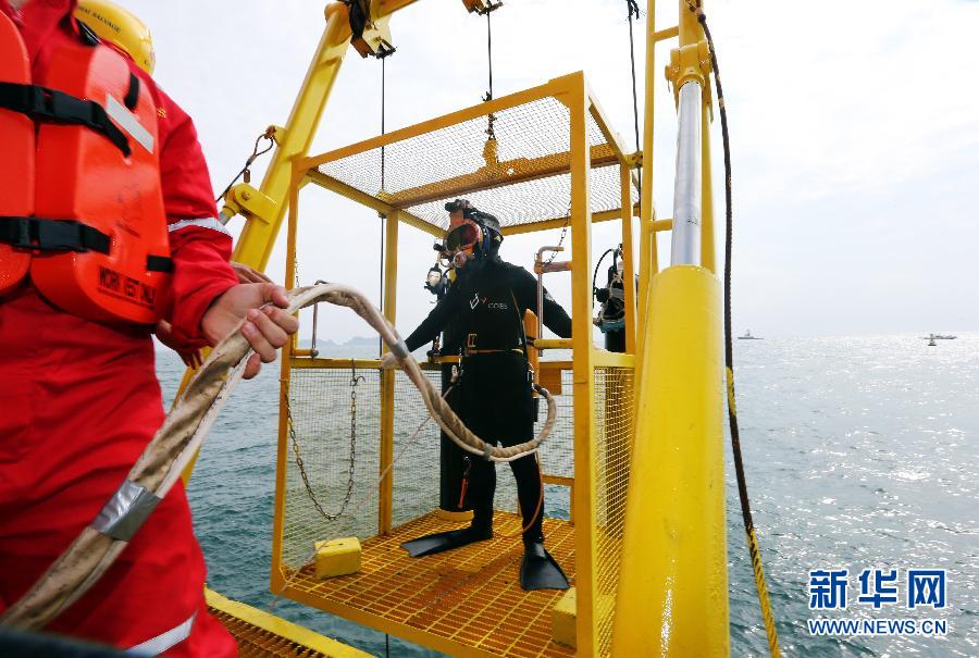 上海打捞局:对岁月号实施首次下潜探摸作业