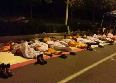 凌晨的天津街头一幕