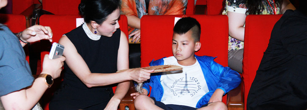 一周精选：“康总”霸气落座获干妈刘嘉玲扇扇子