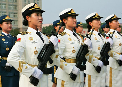 抗战阅兵女兵的日常训练画面