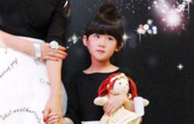 贝儿梳“丸子头”萌趣不减