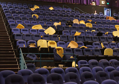 美电影院枪击案致12人死现场